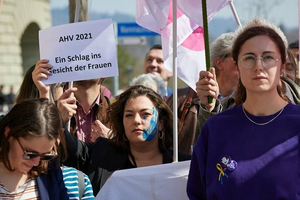 Am 25. März wurden insgesamt 151'782 Unterschriften für das Referendum gegen den AHV-Abbau eingereicht. 