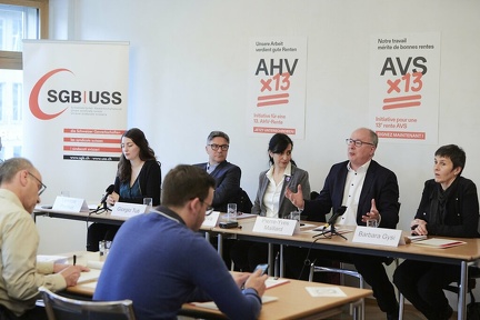 Lancierung «AHVx13» | Lancement « AVSx13  Medienkonferenz und Aktion auf dem Bundesplatz zur Lancierung der Initiative für eine 13. AHV-Rente  Conference de Presse et action sur la place fédérale lors du lancement de l'initiative pour une 13e rente AVS
