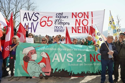 Am 25. März wurden insgesamt 151'782 Unterschriften für das Referendum gegen den AHV-Abbau eingereicht. 