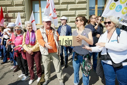 Am 25. März wurden insgesamt 151'782 Unterschriften für das Referendum gegen den AHV-Abbau eingereicht. 