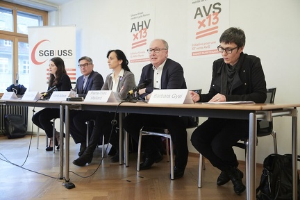  Lancierung «AHVx13» | Lancement « AVSx13  Medienkonferenz und Aktion auf dem Bundesplatz zur Lancierung der Initiative für eine 13. AHV-Rente  Conference de Presse et action sur la place fédérale lors du lancement de l'initiative pour une 13e rente AVS