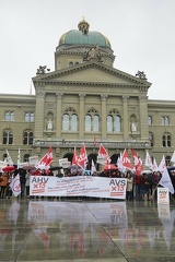  Lancierung «AHVx13» | Lancement « AVSx13  Medienkonferenz und Aktion auf dem Bundesplatz zur Lancierung der Initiative für eine 13. AHV-Rente  Conference de Presse et action sur la place fédérale lors du lancement de l'initiative pour une 13e rente AVS