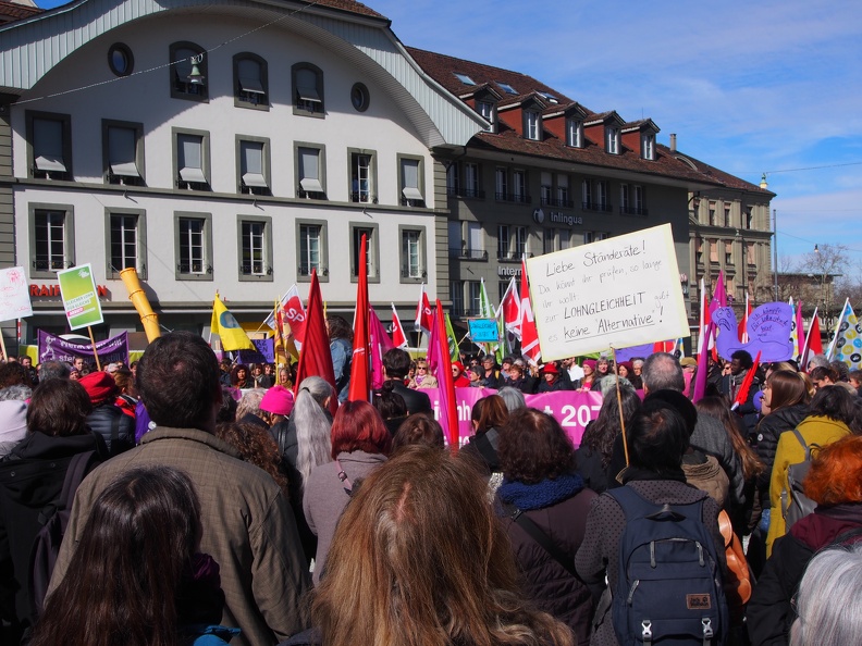 8-mrz-2018-internationaler-frauenkampftag-demo-waisenhausplatz-bern-25818601377-o.jpg