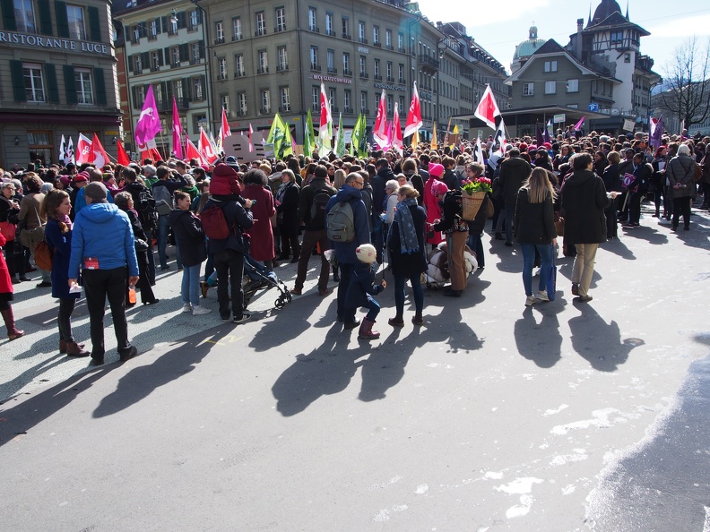 8-mrz-2018-internationaler-frauenkampftag-demo-waisenhausplatz-bern-25818606167-o.jpg