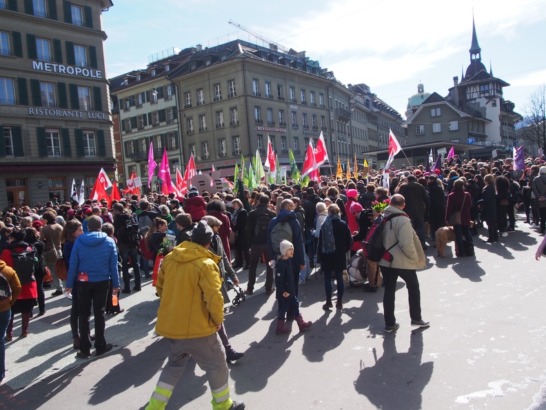 8-mrz-2018-internationaler-frauenkampftag-demo-waisenhausplatz-bern-25818607657-o.jpg