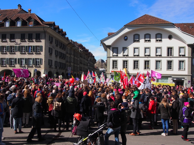 8-mrz-2018-internationaler-frauenkampftag-demo-waisenhausplatz-bern-25818614107-o.jpg
